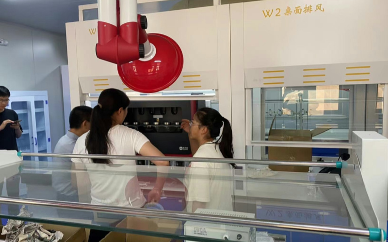 格丹納工程師跨越南北上門安裝全自動索氏提取儀 格丹納工程師跨越南北上門安裝全自動索氏提取儀